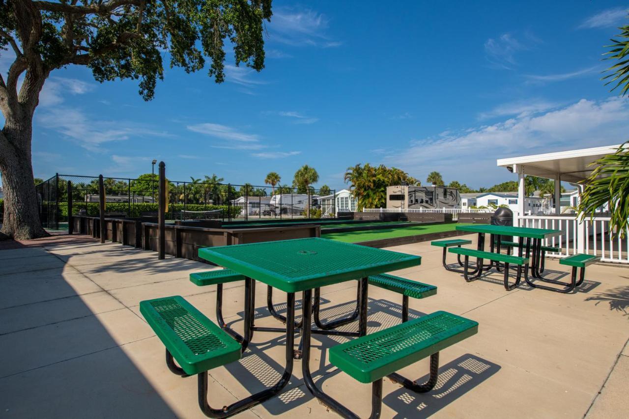 Groves Rv Resort Harlem Heights エクステリア 写真