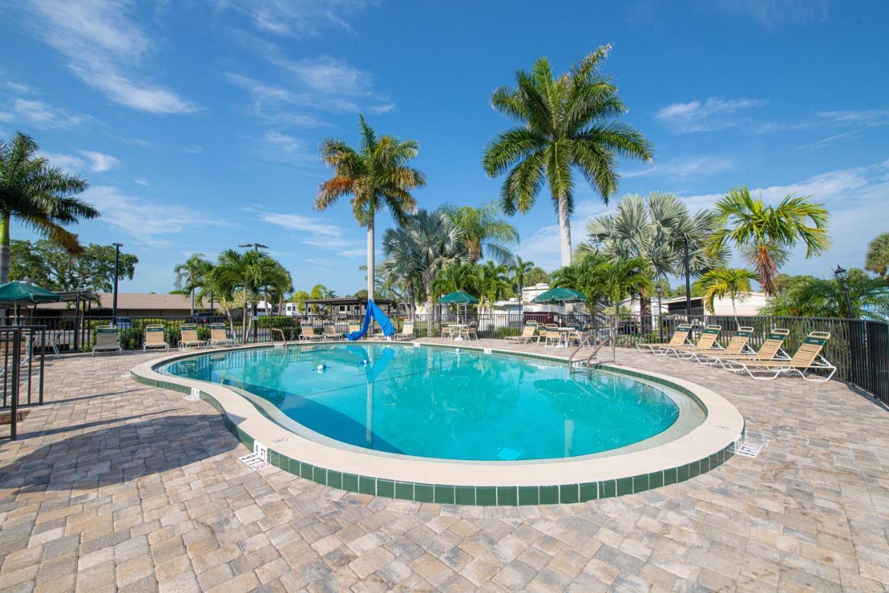 Groves Rv Resort Harlem Heights エクステリア 写真